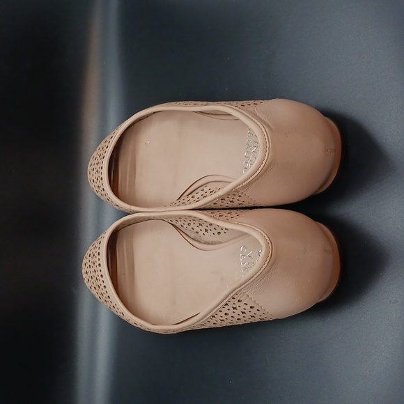 Vince Camuto Pink Flats/Slip On Shoes Size 6 Medium (36) - Picture 4 of 6